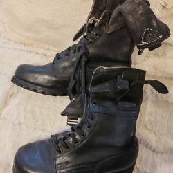 PAIRE DE RANGERS ARM&Eacute;E TCH&Egrave;QUE MODELE M-60