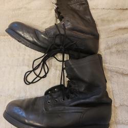 PAIRE DE RANGERS ARM&Eacute;E TCH&Egrave;QUE MODELE M-90