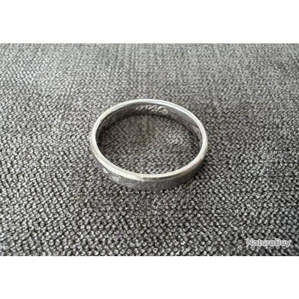 Tr�s grand anneau or blanc massif 18 carats - alliance - taille 67