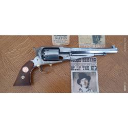 REVOLVER UBERTI 1858 CAL 44 TRES BON ETAT GENERAL. TOUTES PIECES MEME NUMERO.