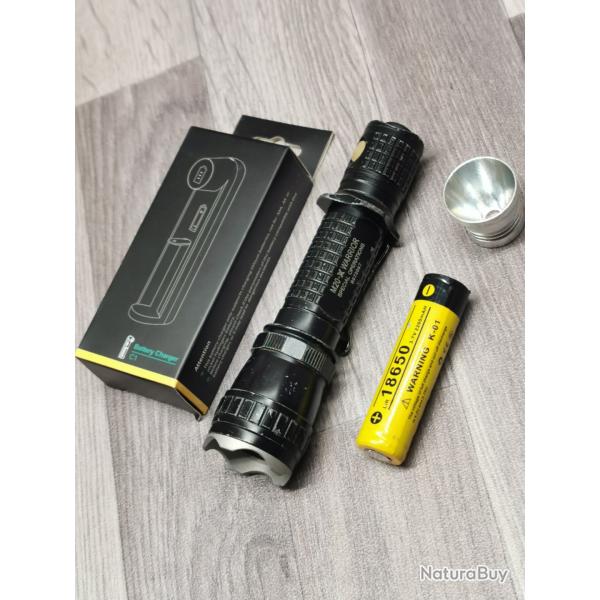 Lampe Olight M20-X WARRIOR + accu + chargeur
