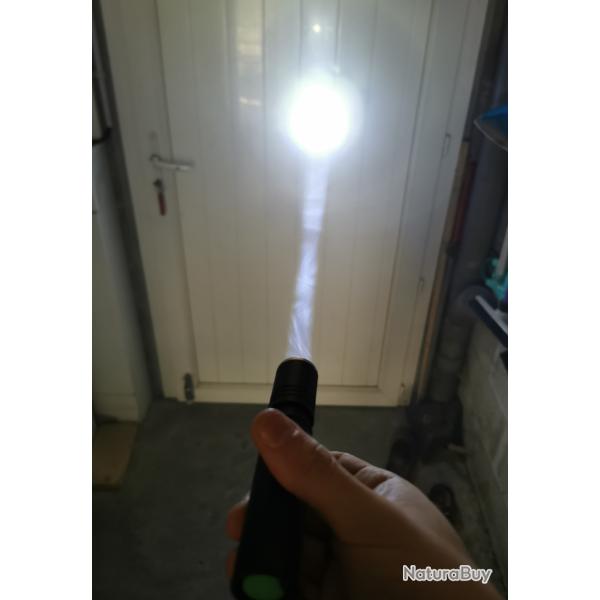 Lampe tactique zoomable 18650
