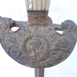 556)  tr&eacute;s rare &eacute;p&eacute;e  d'officier 1er empire ou d&eacute;but  restauration , fus&eacute;e nacre (a nettoyer