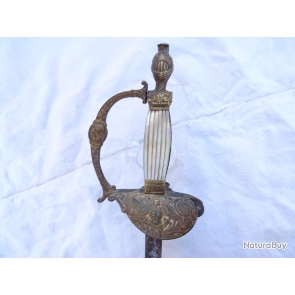 557)  tr�s rare �p�e d'officier cuirassier 1er empire ou restauration , fus�e nacre (a nettoyer