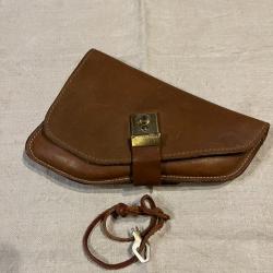 une housse en cuir pour armes de poing