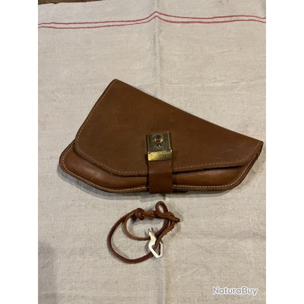 une housse en cuir pour armes de poing