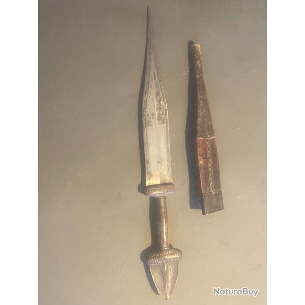 Poignard Touareg authentique d�but XX � si�cle (ma r�f: 672 �� )