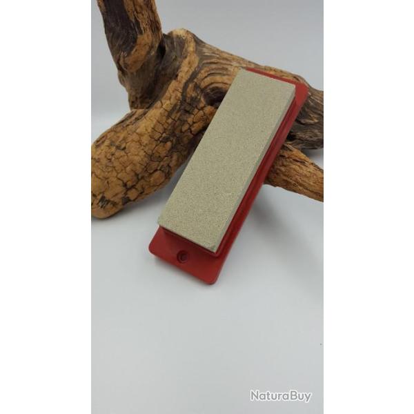 Pierre d'aff�tage avec support antid�rapant ou � fixer  2 faces grain 1000 et 2000