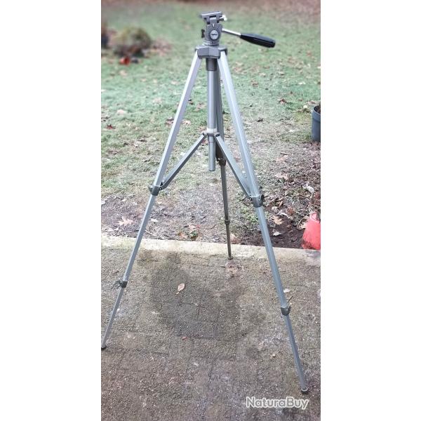 Tripode Velbon pour appreil photos, camera ou autres.