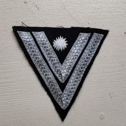 INSIGNE DE BRAS DE PREMIER CAPORAL-CHEF MODELE FOND NOIR