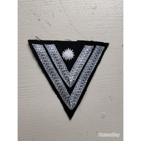 INSIGNE DE BRAS DE PREMIER CAPORAL-CHEF MODELE FOND NOIR