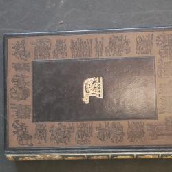 livre Jean de Bonnot "les vies des douze C&eacute;sars"