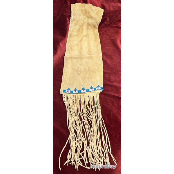 Sac � pipe indien des plaines en peau de cerf orn� de pony beads old style 1830/50