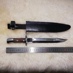 Dague de chasse avec &eacute;tui en cuir