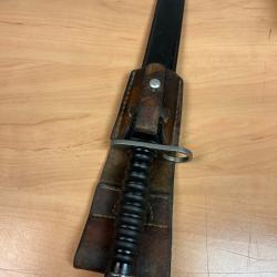 Tr&egrave;s belle ba&iuml;onnette Suisse avec le fourreau.N2.