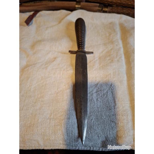 Poignard de marine ? Guerre 14/ 18 nettoyeur de tranch�es � identifier