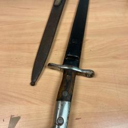 Tr&egrave;s belle ba&iuml;onnette  avec le fourreau.