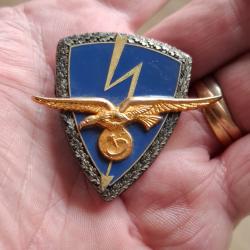 INSIGNE ESCADRON CABLES HERTZIENS 10 / 801 METZ