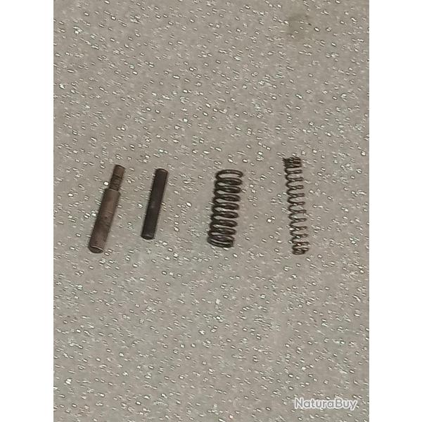 Lot de petites pi�ces de revolver S&W 37 Airweigth en 38sp