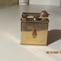 Vends Briquet essence