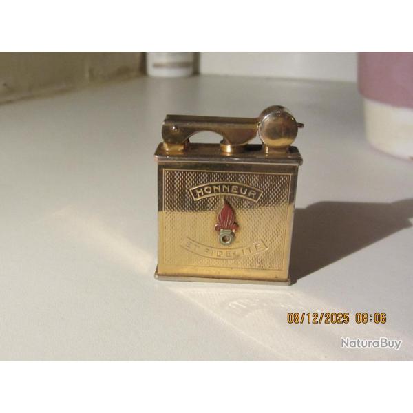 Vends Briquet essence