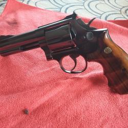 Smith & Wesson 586-1 4" de 1987 bois de 1989 excellent &eacute;tat
