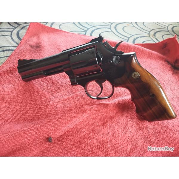 Smith & Wesson 586-1 4" de 1987 bois de 1989 excellent �tat