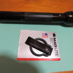 Vends lampe MAGLITE et son &eacute;tui de ceinture