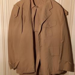 Ensemble veste  , chemise et pantalon d'officier fran&ccedil;ais  , ann&eacute;es 1965