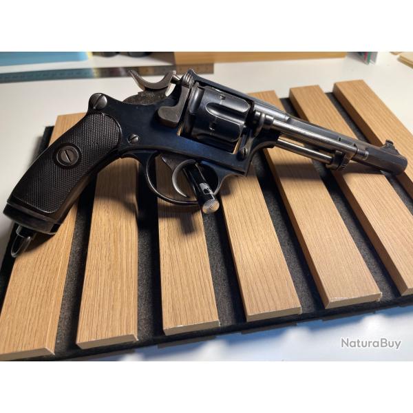 Superbe revolver 1882 Suisse Num�ro 17823En 7.5 ordonnance 32 SWL