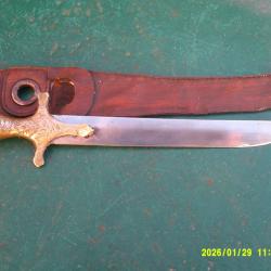 Beau solide poignard  avec fourreau