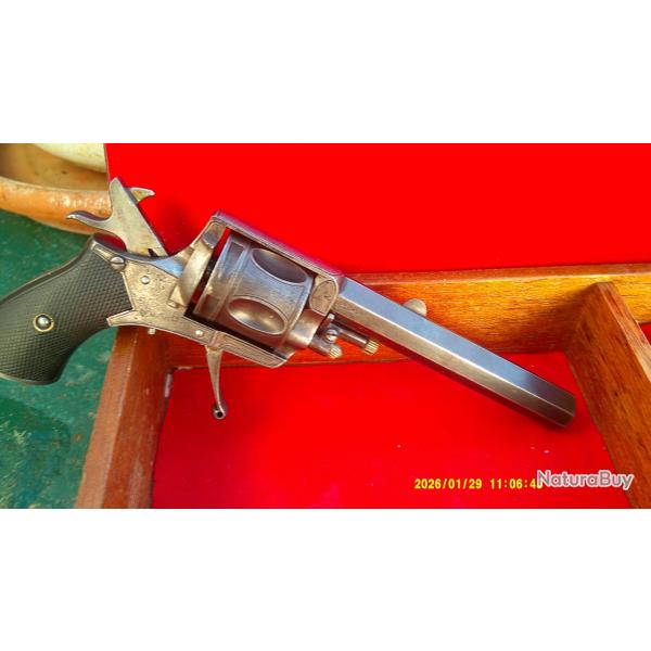 Rare Tr�s beau r�volver calibre 320 a canon Long en tr�s  bon �tat� avec son coffret