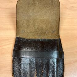 Etuis en cuir vintage pour munition diff&eacute;rent calibres. N2