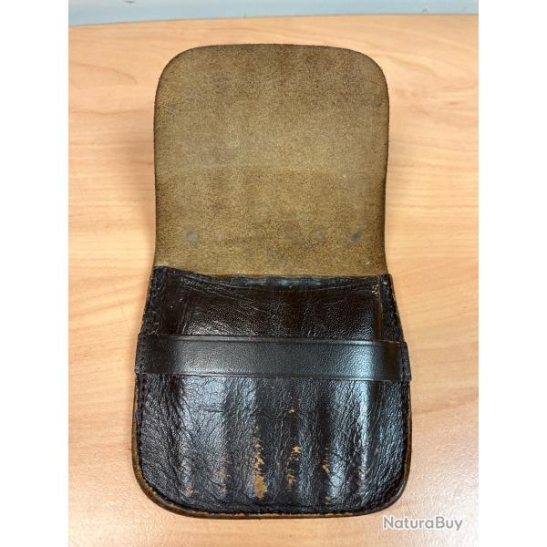 Etuis en cuir vintage pour munition diff�rent calibres. N2