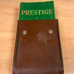 Etuis en cuir vintage pour munition diff&eacute;rent calibres. N3