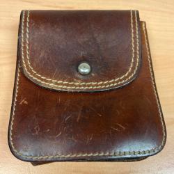 Etuis en cuir vintage pour munition diff&eacute;rent calibres. N4