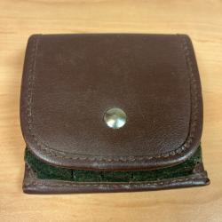Etuis en cuir vintage pour munition diff&eacute;rent calibres. N5