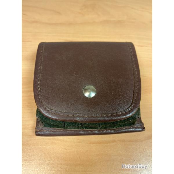 Etuis en cuir vintage pour munition diff�rent calibres. N5