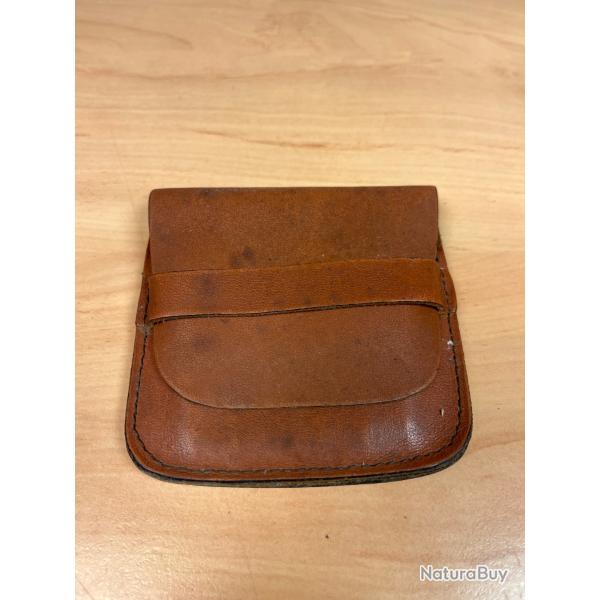 Etuis en cuir vintage pour munition diff�rent calibres. N6