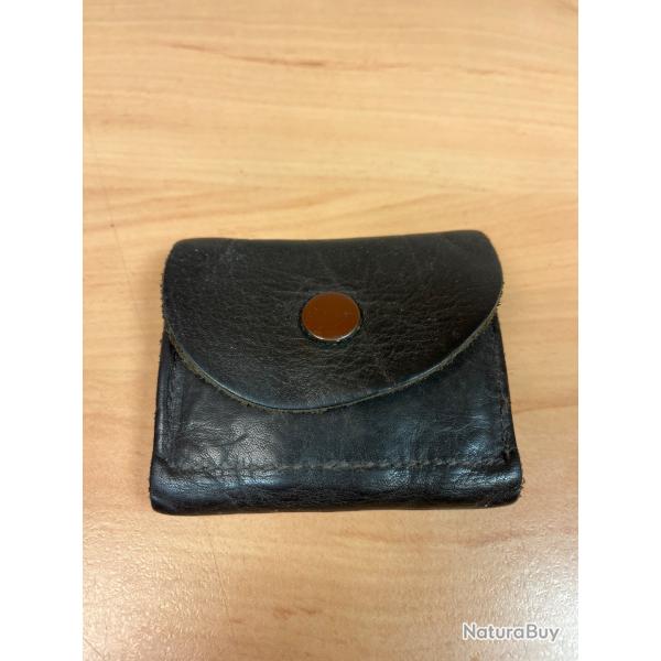 Etuis en cuir vintage pour munition diff�rent calibres. N7