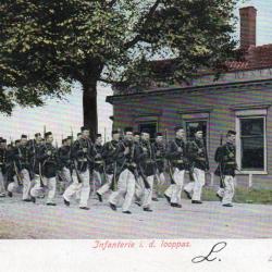 CPA - Infanterie i. d. looppas N&deg;7301