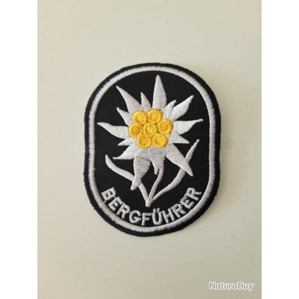 TRES BELLE R�PLIQUE DE L INSIGNE EN TISSU  DES TROUPES DE MONTAGNE.