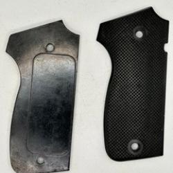 PAIRE DE PLAQUETTES ORIGINALES DE PISTOLET SACM 1er MODELE 1935 A