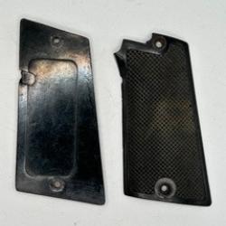PAIRE DE PLAQUETTES ORIGINALES DE PISTOLET MODELE 1935 S et SM1