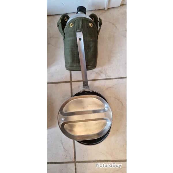 lot de gamelle et gourde militaire