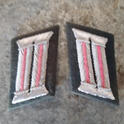 PAIRE DE PATTES DE COL DES BLINDES  D OFFICIER .MODELE 1943,VERT FONCE