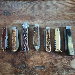 Lot de 7 couteaux pliants plastique imitation corne, multilames pour certains