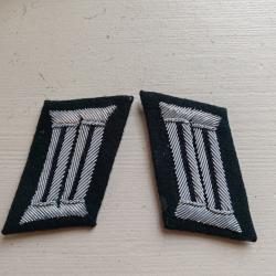 PAIRE DE PATTES DE COL DU GENIE  D OFFICIER .MODELE FOND NOIR