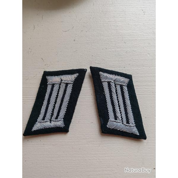 PAIRE DE PATTES DE COL DU GENIE  D OFFICIER .MODELE FOND NOIR