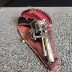 Petit r&eacute;volver Li&eacute;gois nickel&eacute; 7mm &agrave; broche 6 coups en SA et DA monomatricule et son &eacute;tui,vers 1870